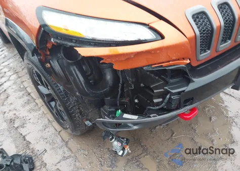 2016 Jeep Cherokee Trailhawk z USA, uszkodzony, nr VIN 1C4PJMBS1GW243809